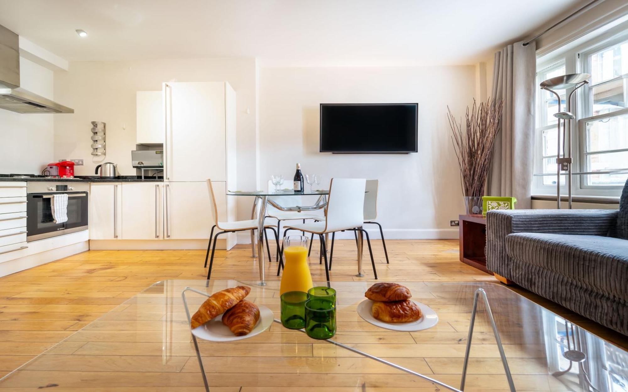 Spacious Apartment With A Balcony In Prime Location In Farringdon Londres Extérieur photo
